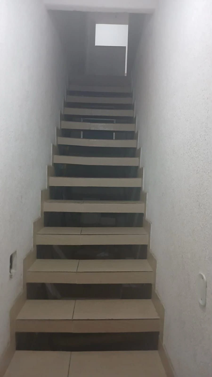 Unfurnished apartment with 2 bedrooms and a glass shower — photo 9