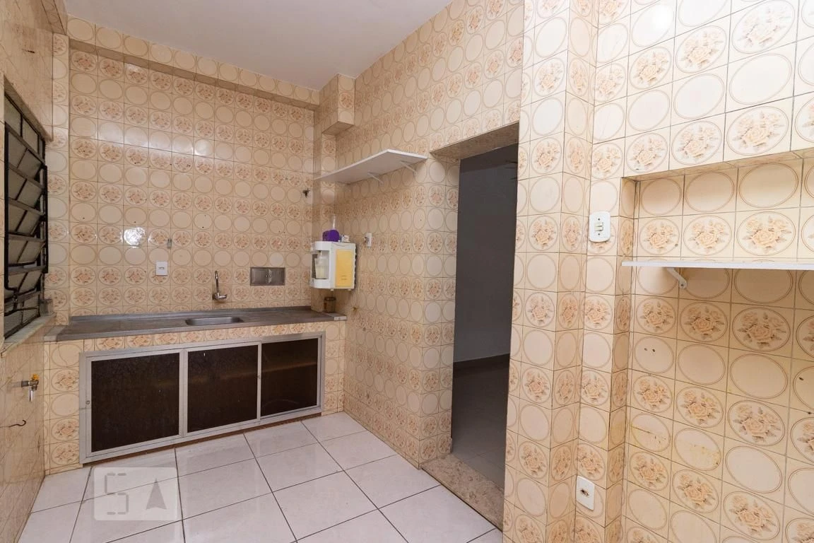 4-bedroom house with closed kitchen, 3 baths and parking — photo 2