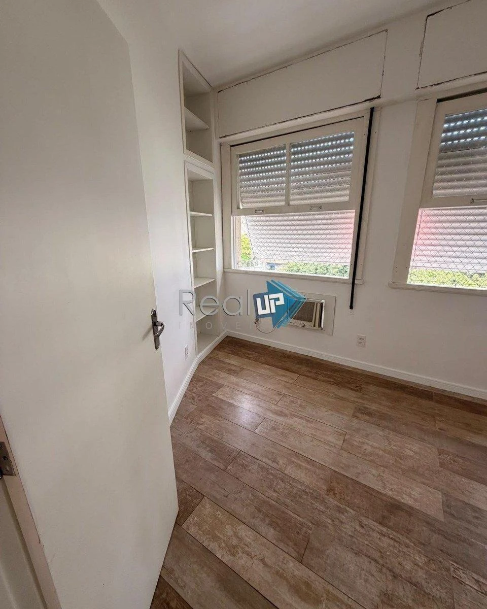 Apartment, 52 m², with floor-to-ceiling windows — photo 3