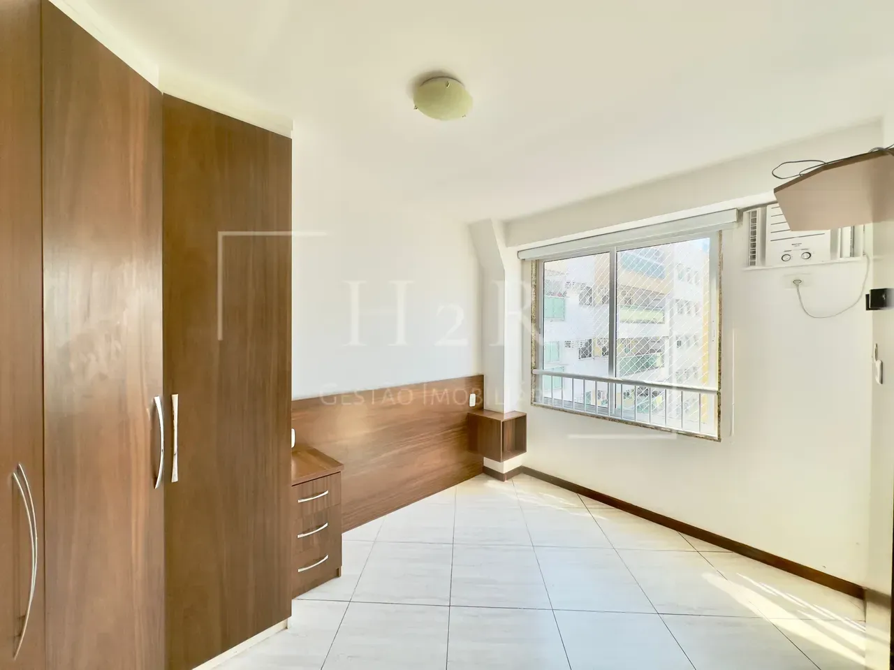 Furnished 3-bedroom apartment with balcony — photo 3
