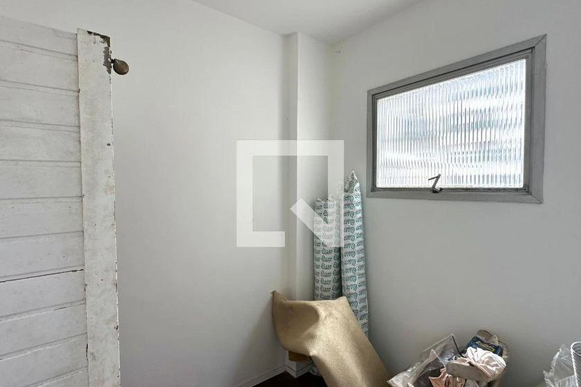 Glass-enclosed balcony in a 4-bedroom apartment, 113 m² — photo 33