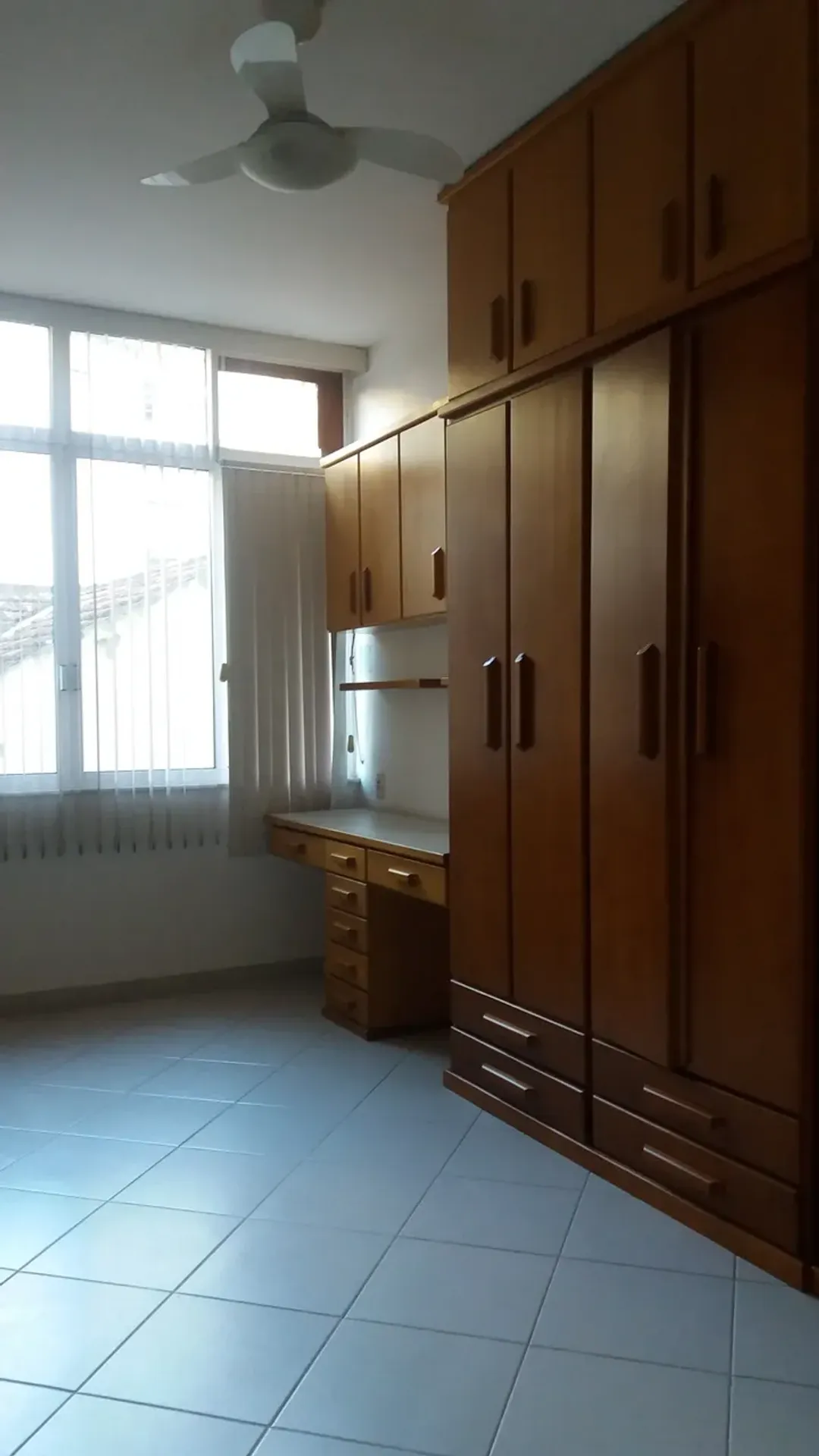 Рабочее место и 2 спальни: квартира 80 м²