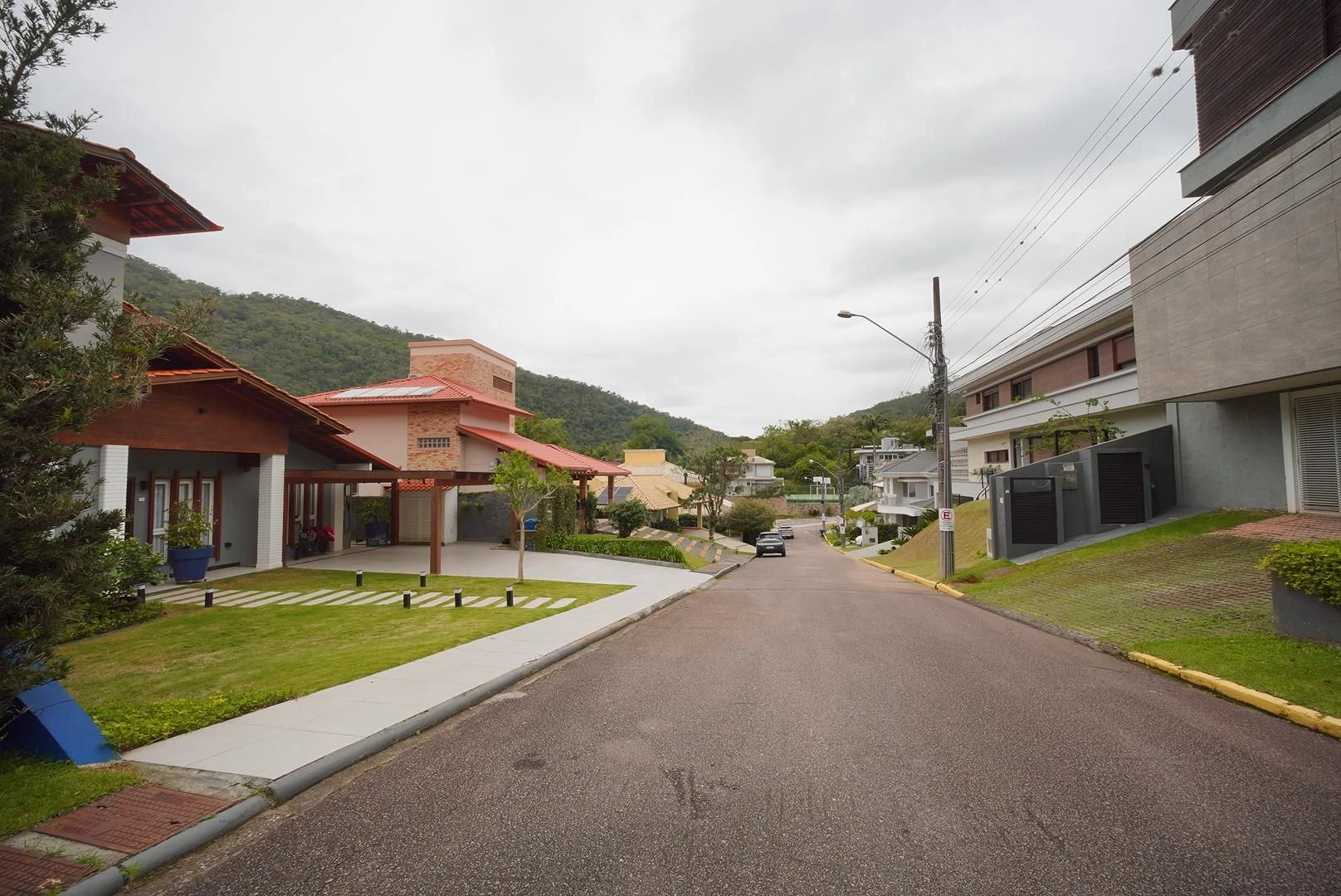 4-bedroom house with a mountain view in Florianópolis — photo 45