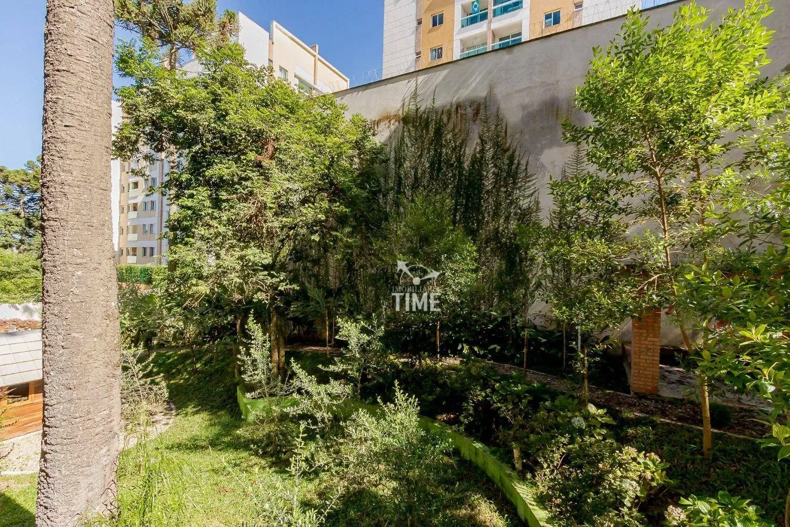Balcony with a grill in a 3-bedroom apartment, 107 m² — photo 36