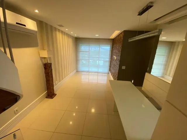 Glass-enclosed balcony in a 3-bedroom apartment, 177 m² — photo 6