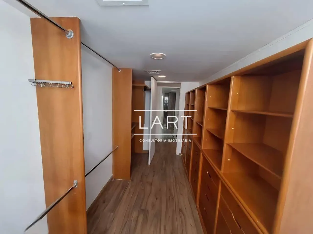Furnished apartment with 2 bedrooms and 203 m² — photo 11