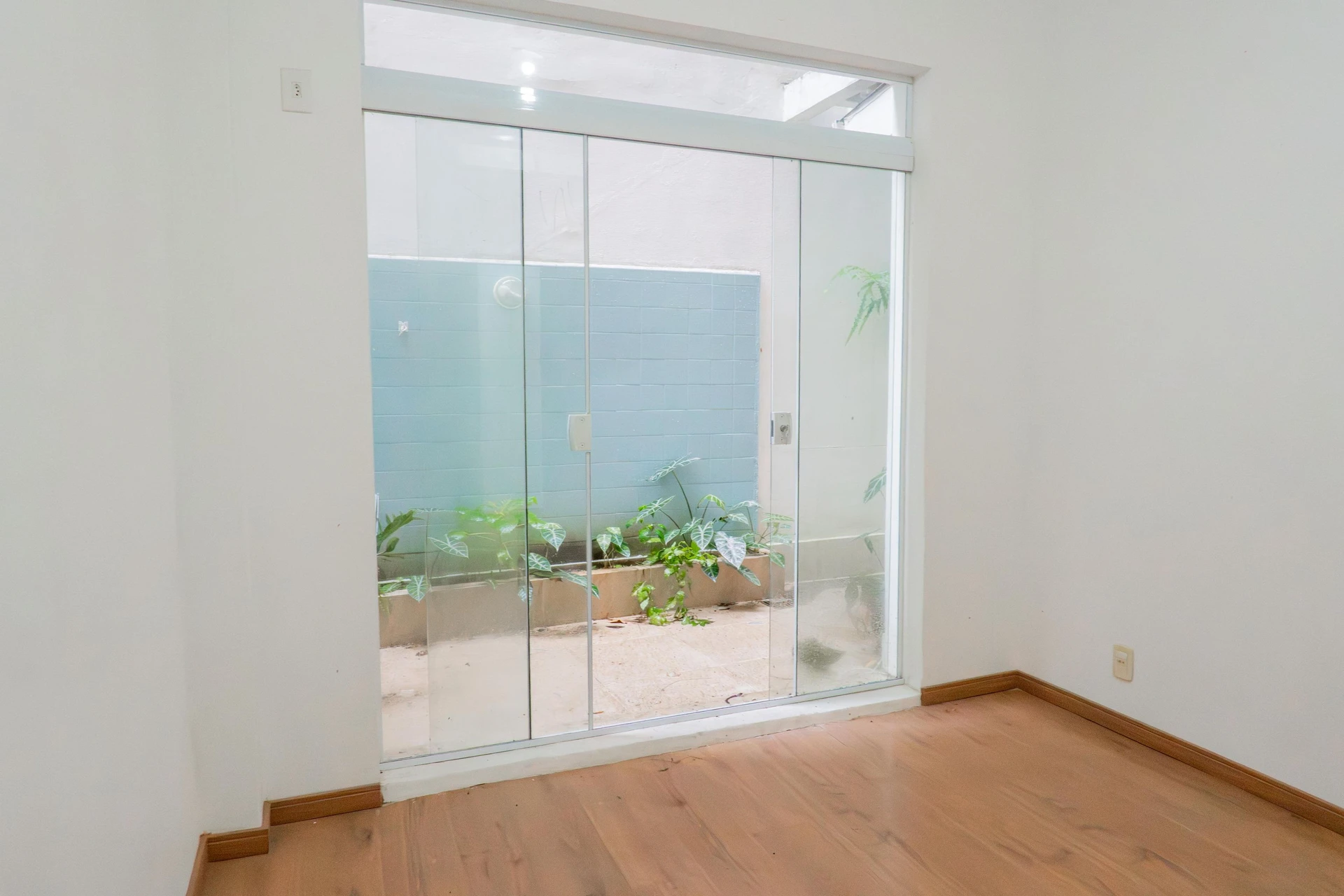 Apartment, 46 m², with wood or laminate floors — photo 8
