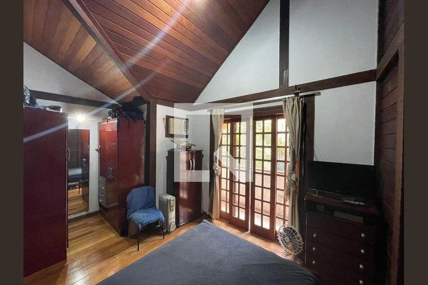 Облаштований будинок 245 м² з 4 спальнями та грилем на балконі — photo 6