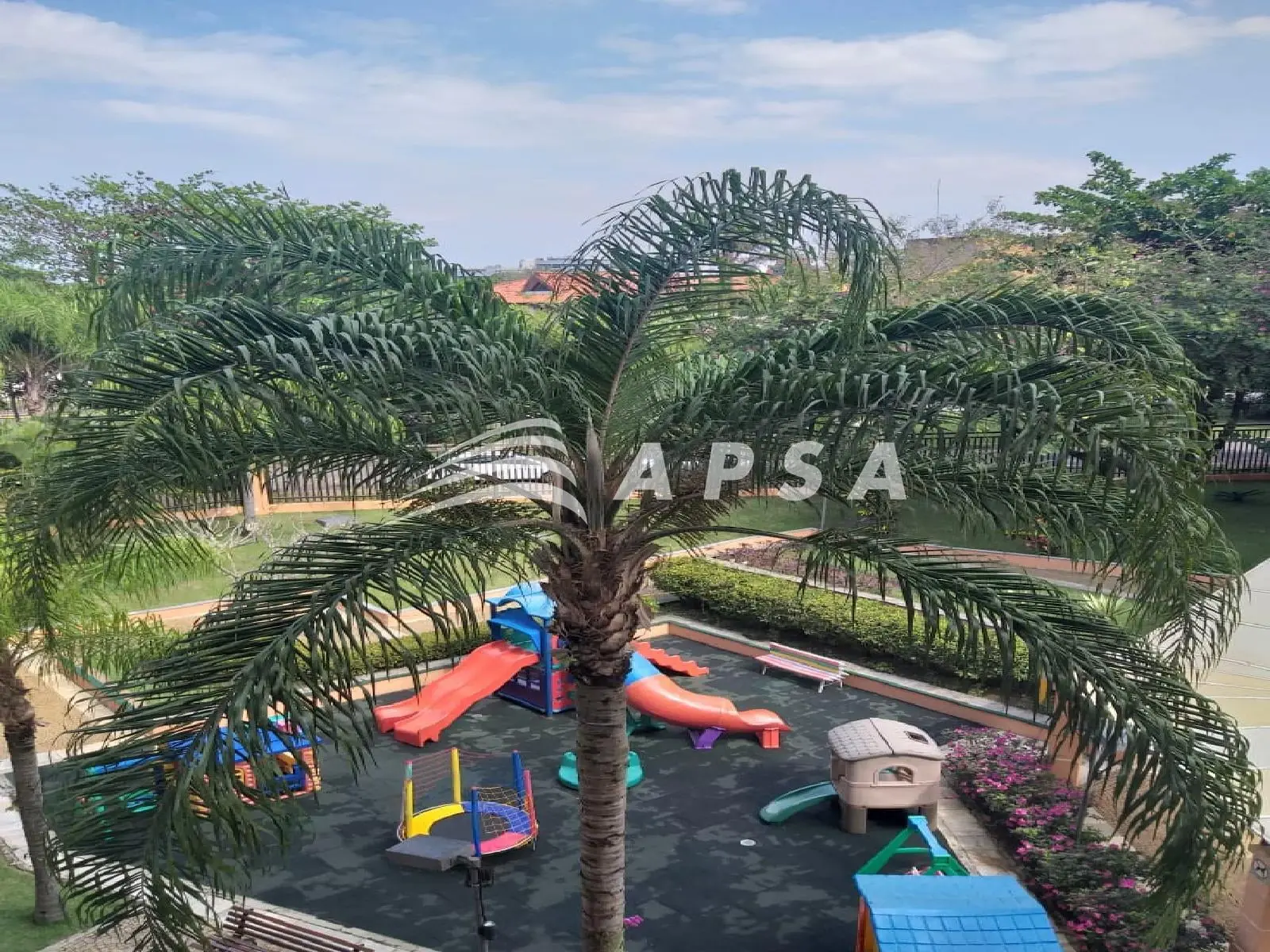 Furnished apartment, 99 m², with a glass-enclosed balcony — photo 17