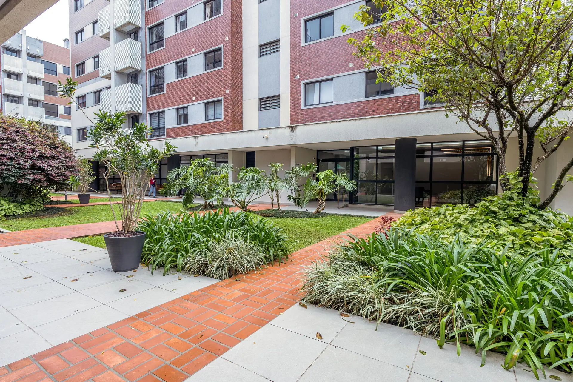 2-bedroom apartment with a glass-enclosed balcony — photo 33