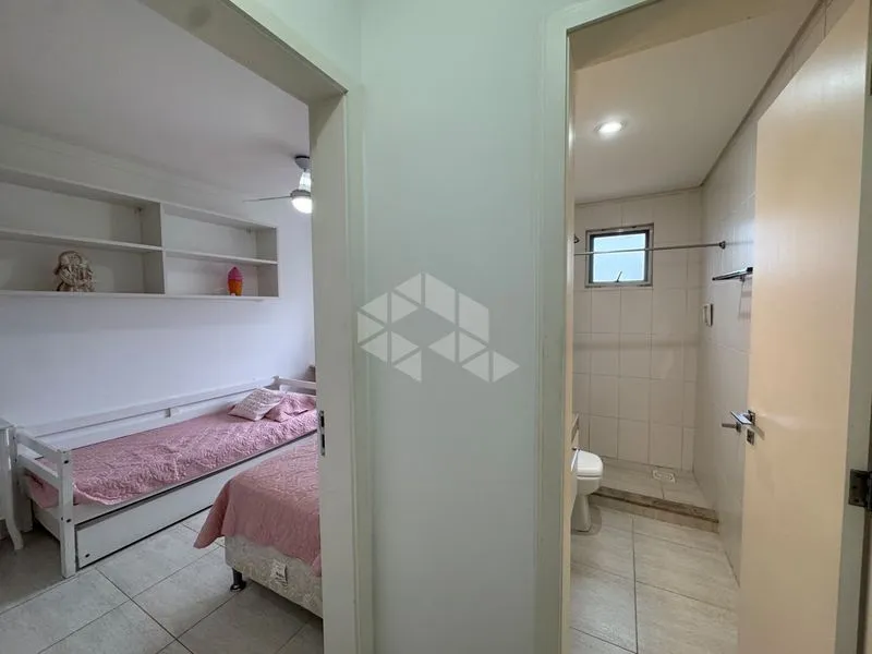 Furnished apartment, 150 m², with a glass-enclosed balcony — photo 4