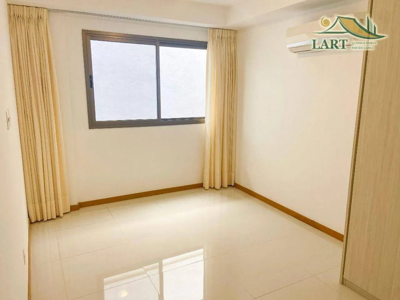 Apartamento sem mobília com 4 dormitórios e varanda — photo 17