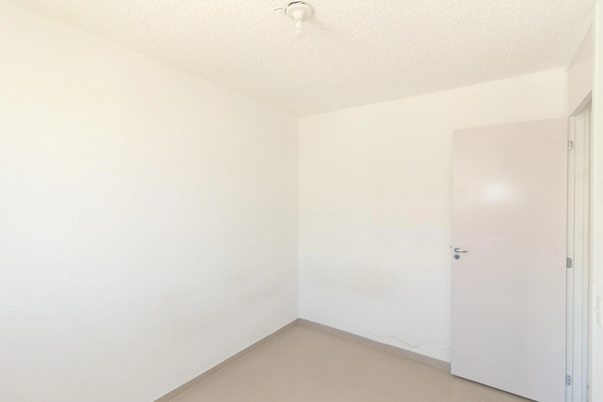 Apartamento com 2 quartos e piscina no condomínio — photo 24
