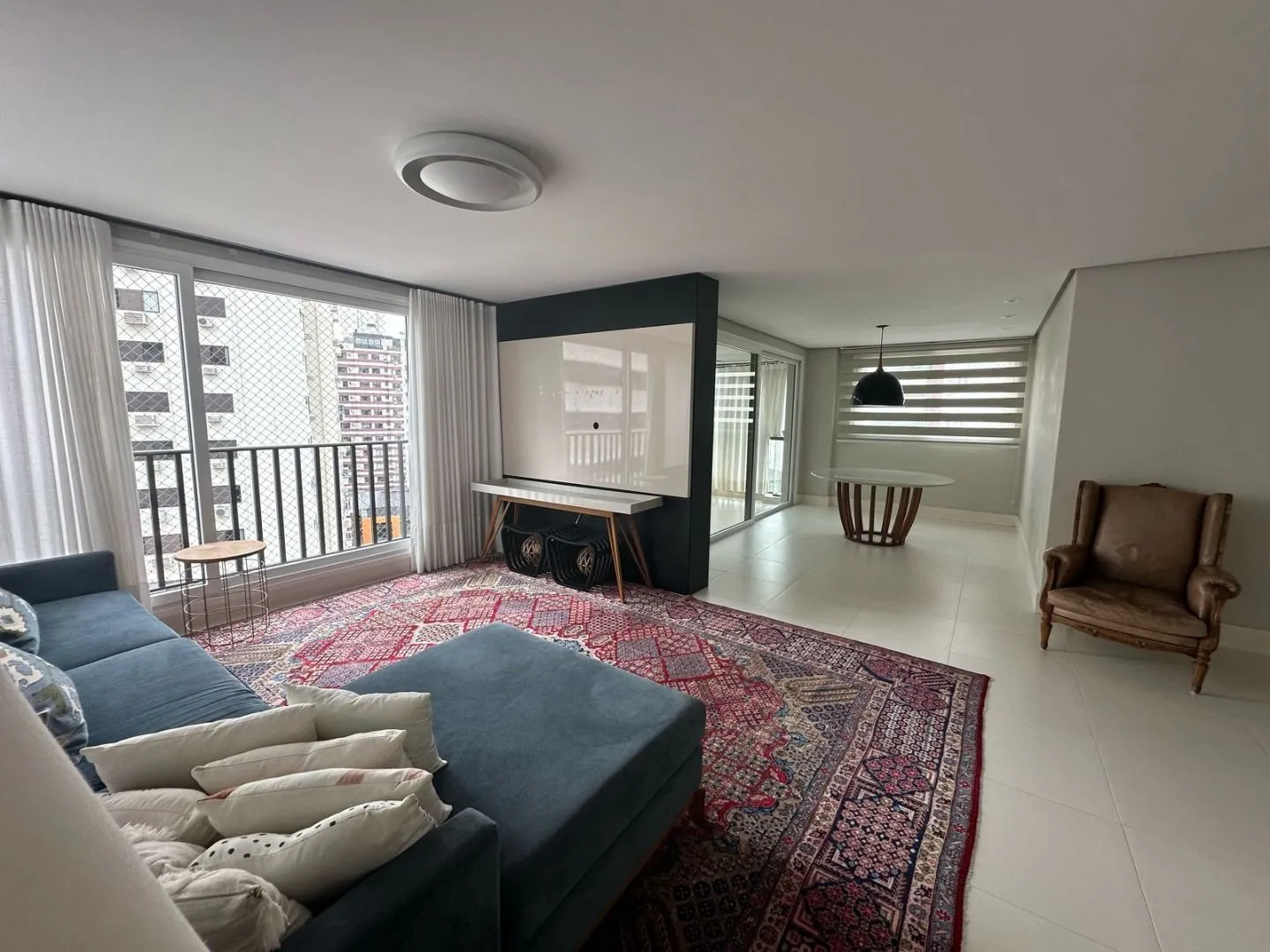 Furnished 3-bedroom apartment with 313 m² on the 8th floor