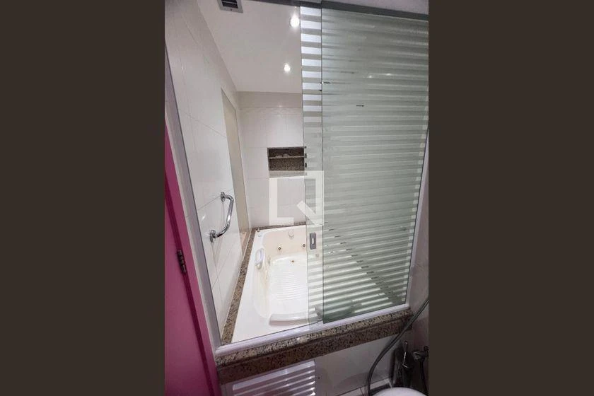 2-bedroom apartment in a building with a gym — photo 40