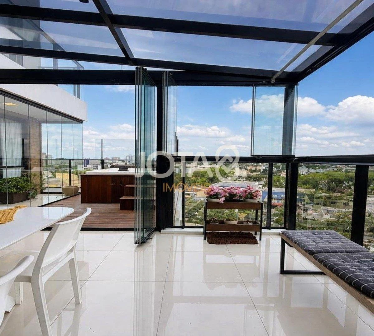 Floor-to-ceiling windows in a 3-bedroom apartment, 150 m² — photo 27