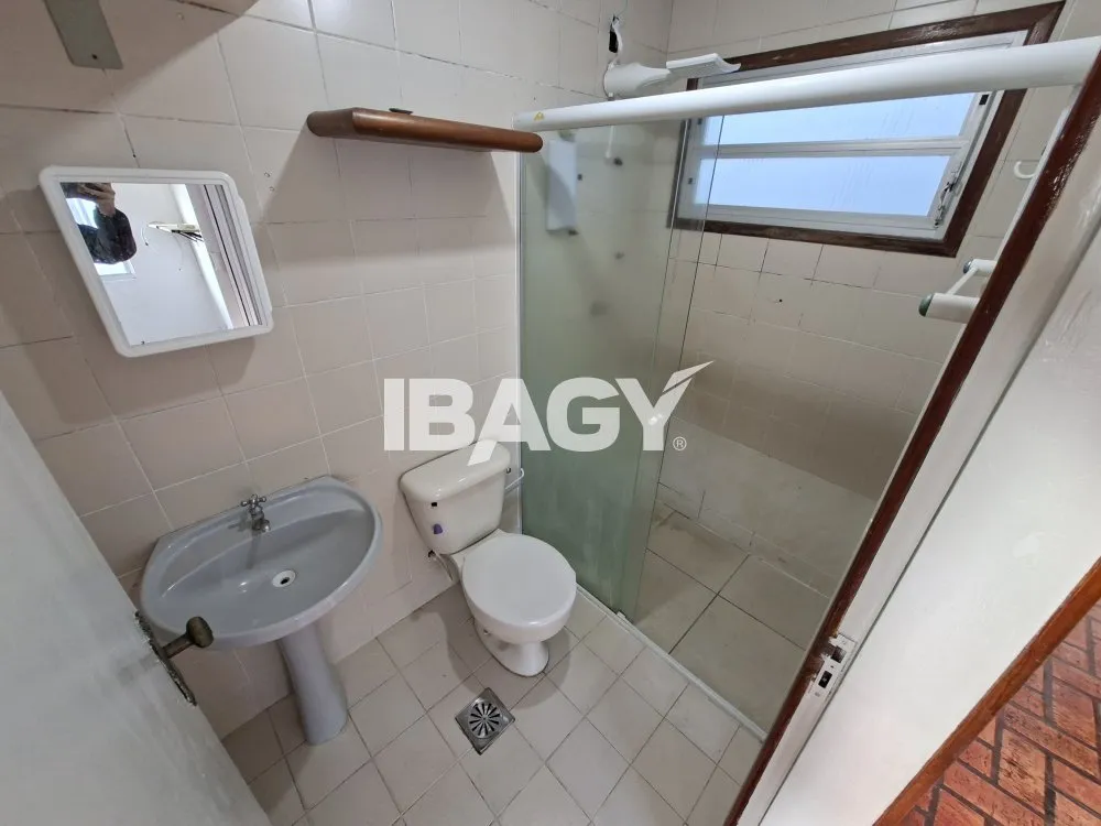 Unfurnished 2-bedroom apartment with no parking and fitted kitchen — photo 13
