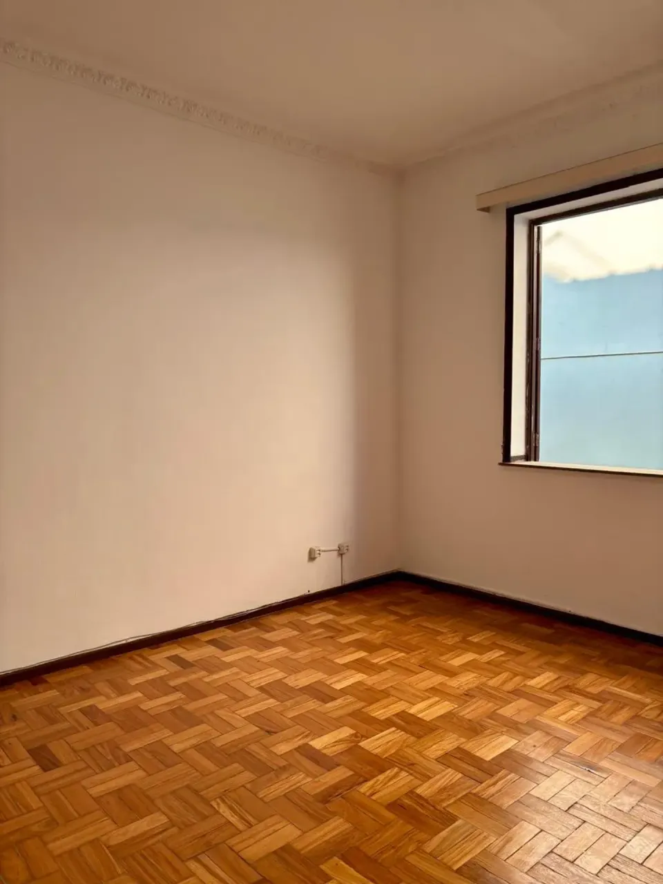 Unfurnished apartment with 3 bedrooms and closed kitchen — photo 14