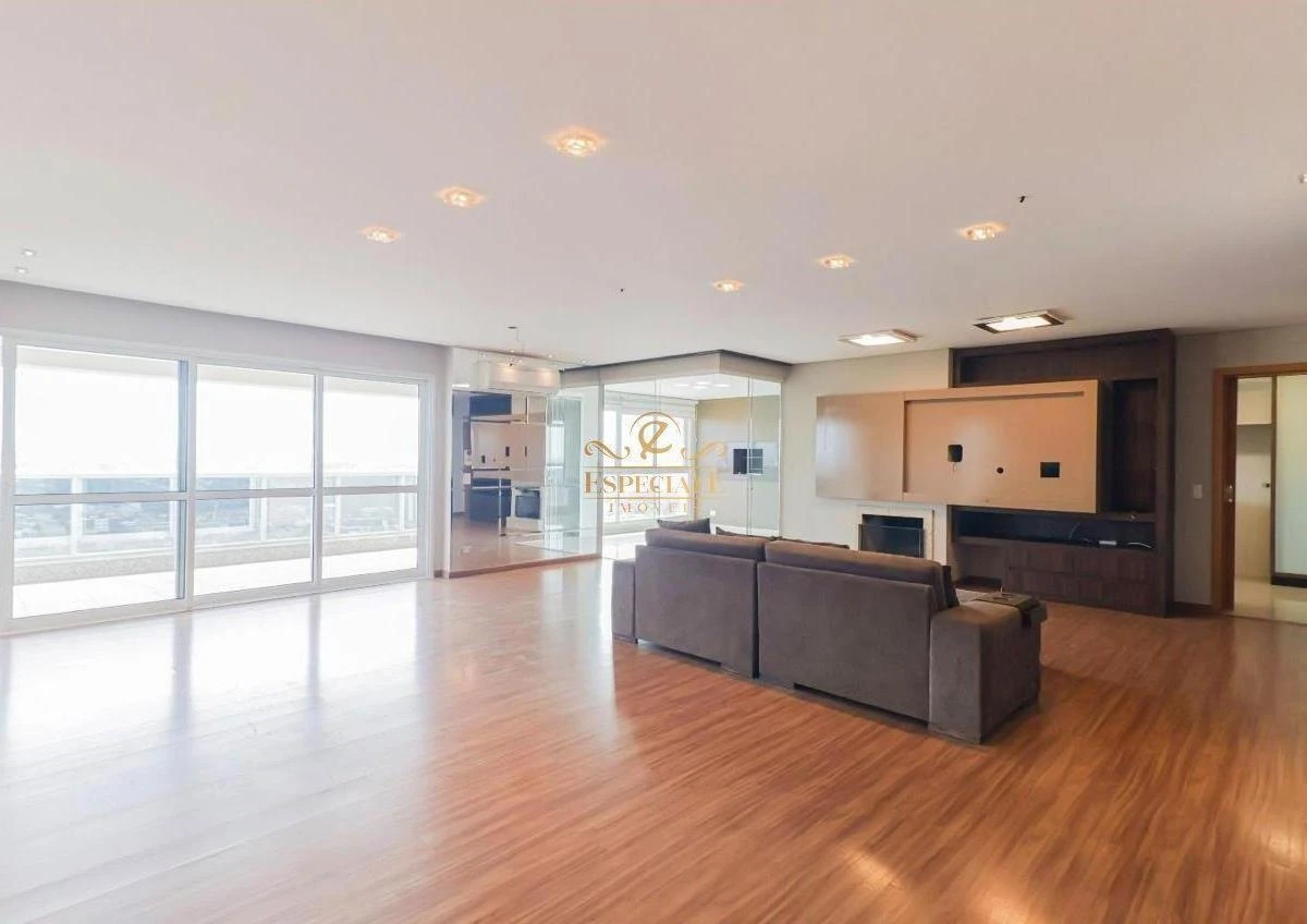 3-bedroom apartment in a building with a sauna