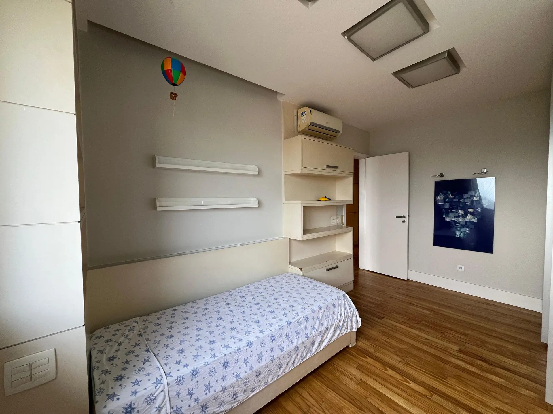 4-bedroom apartment with a water view — photo 15