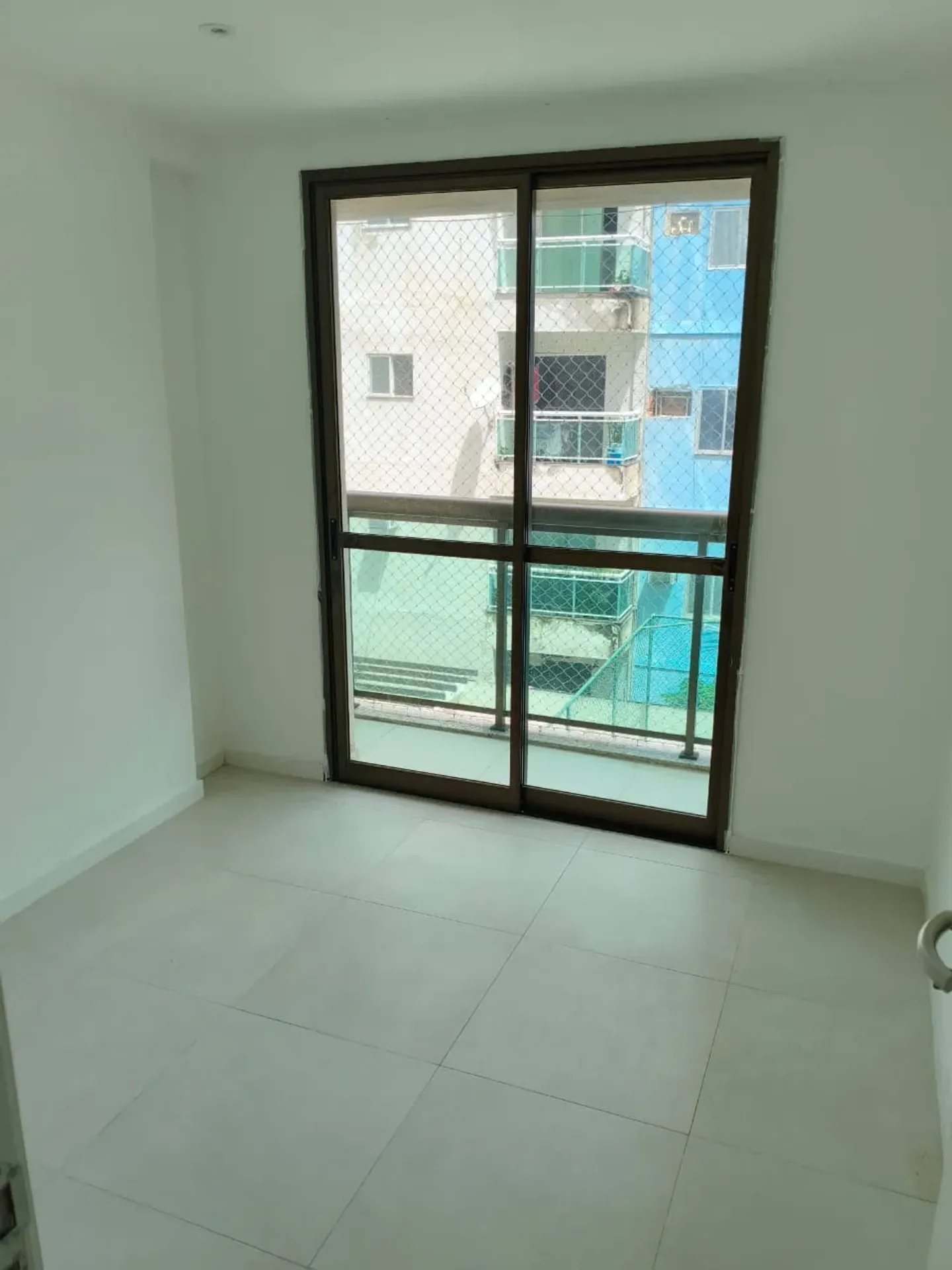2-bedroom apartment in a building with a gym — photo 8