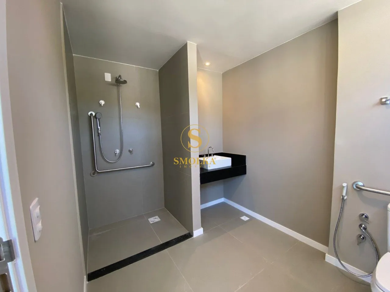 Apartamento de 54 m² con 1 suite y balcón de vidrio — photo 20