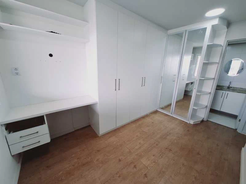 3-bedroom apartment with a walk-in closet — photo 19