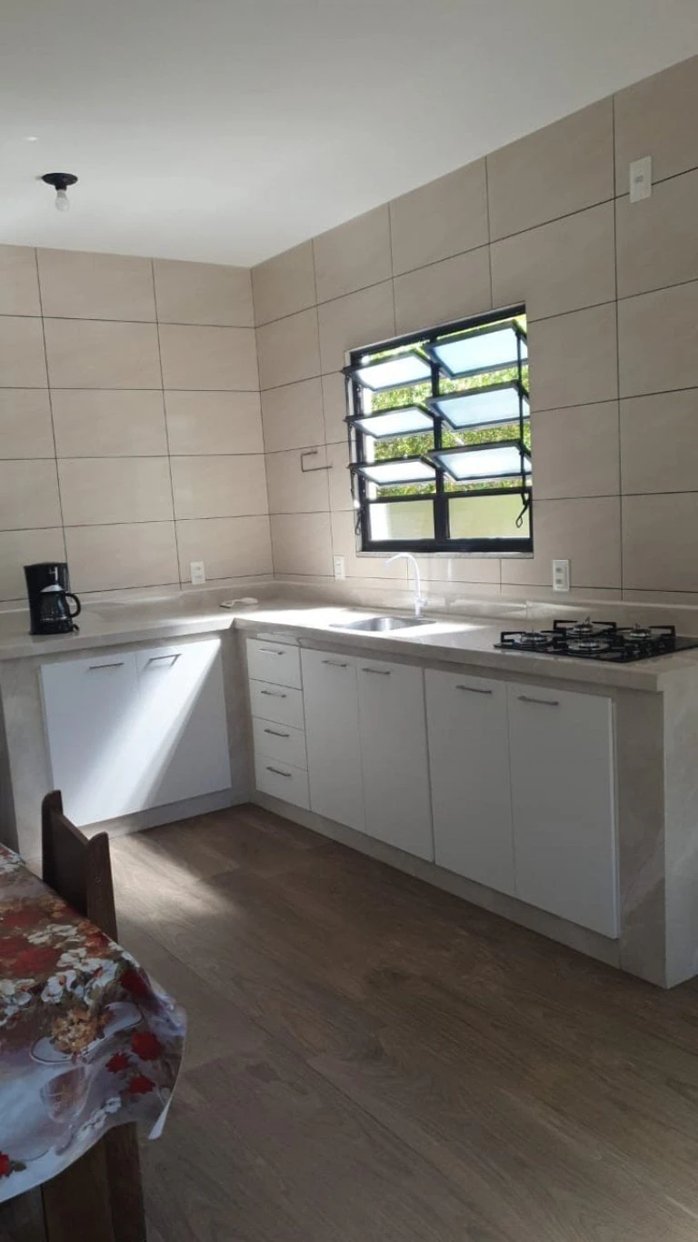 Wood or laminate floors in a 3-bedroom house, 84 m² — photo 2