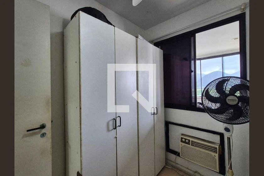 Furnished 3-bedroom apartment with glass balcony — photo 13