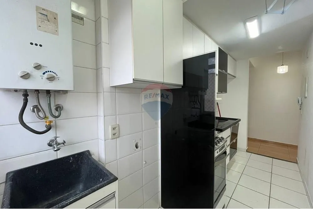 2-bedroom apartment in a building with a gym — photo 2