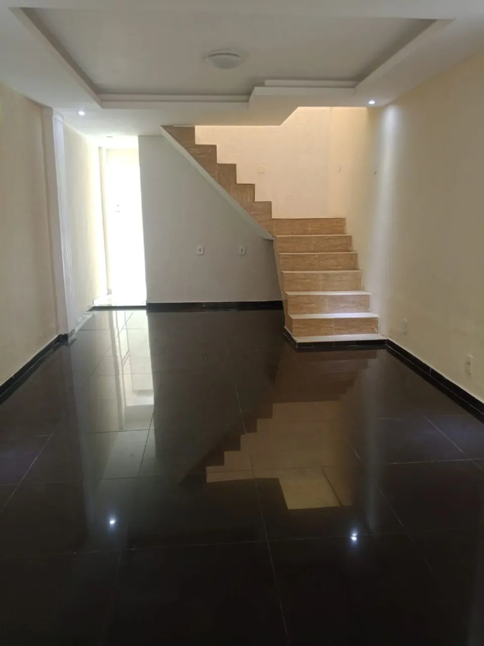 Glass-enclosed balcony in a 3-bedroom house, 197 m² — photo 12