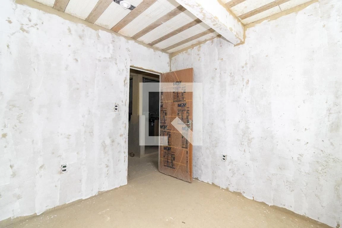 Casa sem mobília com 3 quartos e 3 banheiros, precisa reformar — photo 18