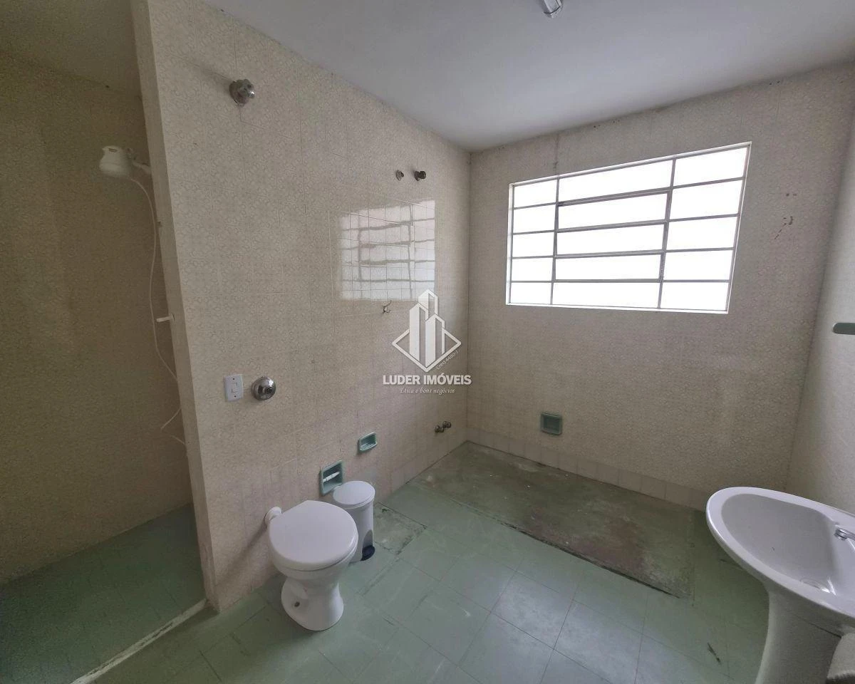 4-bedroom house with a garden in Curitiba — photo 43