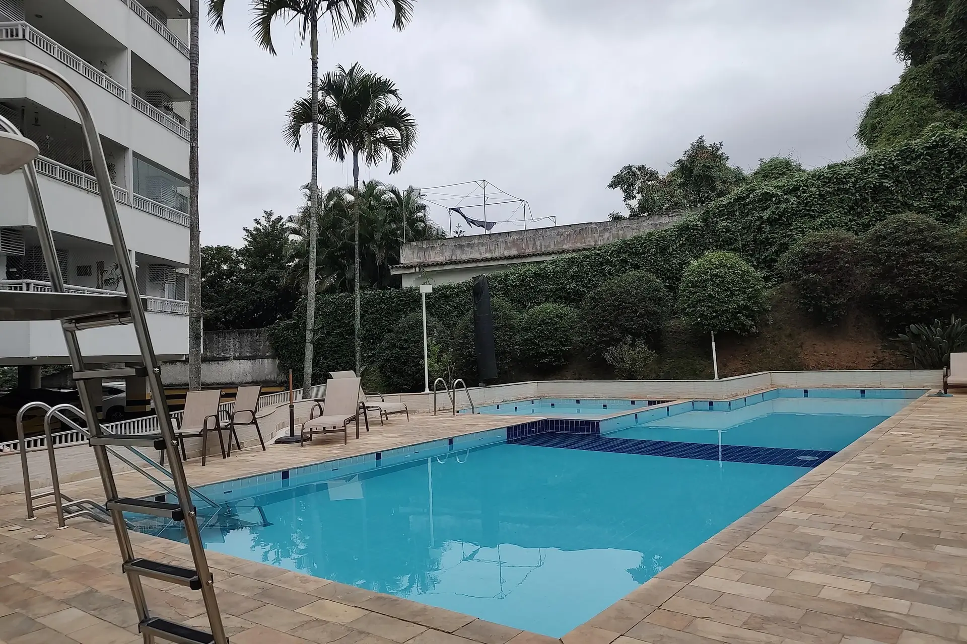 Furnished apartment with 3 bedrooms and 2 parking spots — photo 40