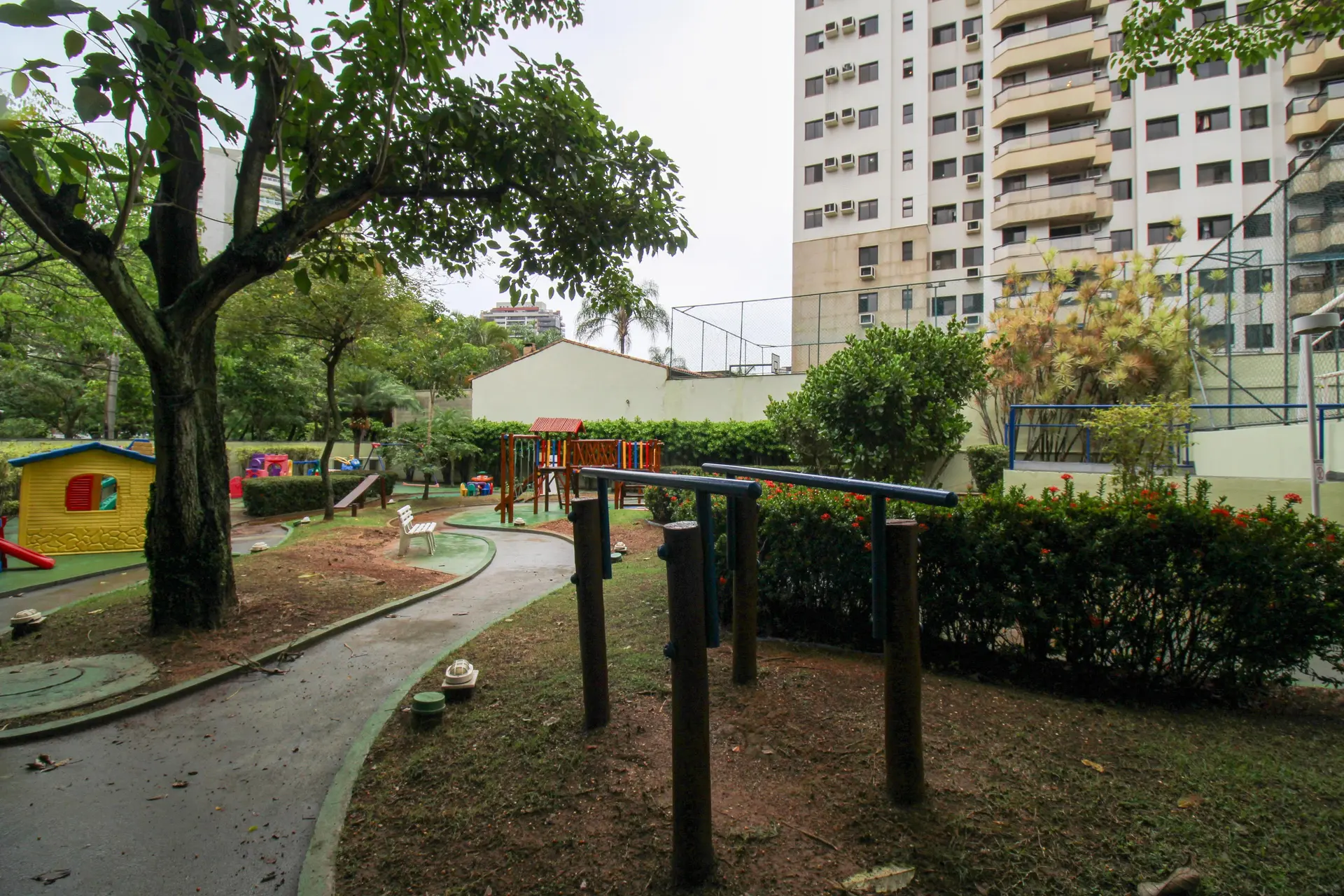 Apartamento mobiliado com 2 quartos e varanda envidraçada — photo 9