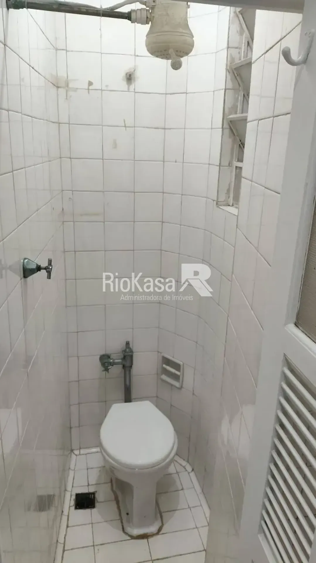 Wood or laminate floors in a 3-bedroom apartment, 85 m² — photo 26