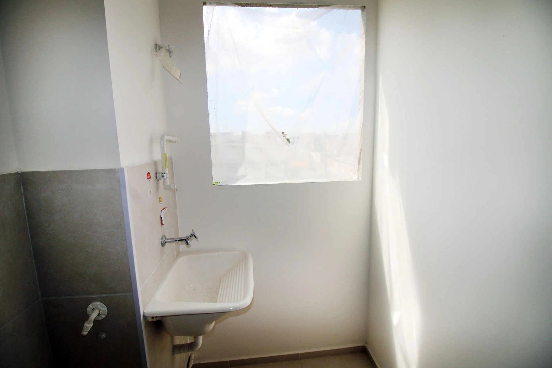 2-bedroom apartment in a building with a gym — photo 16