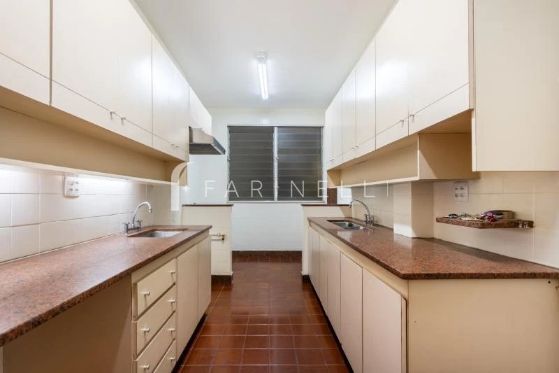 248 m² apartment with 3 bedrooms and 4 bathrooms — photo 2