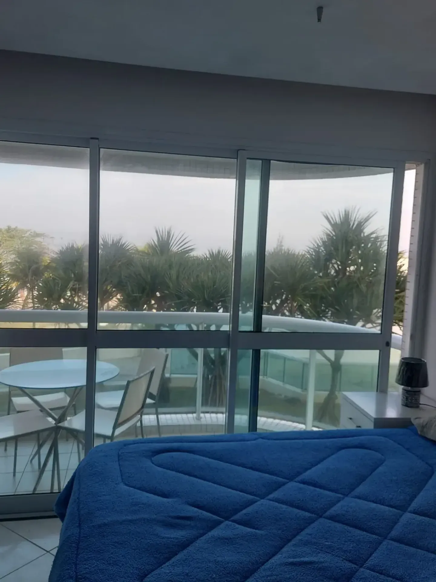 2-bedroom apartment with water view through the windows — photo 8