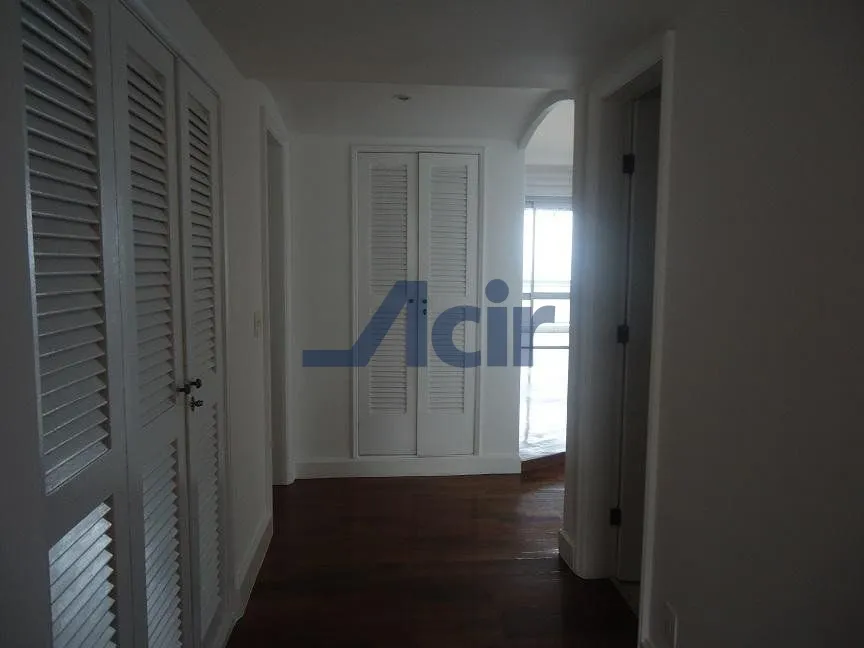 3-bedroom apartment with a water view in Rio de Janeiro — photo 15