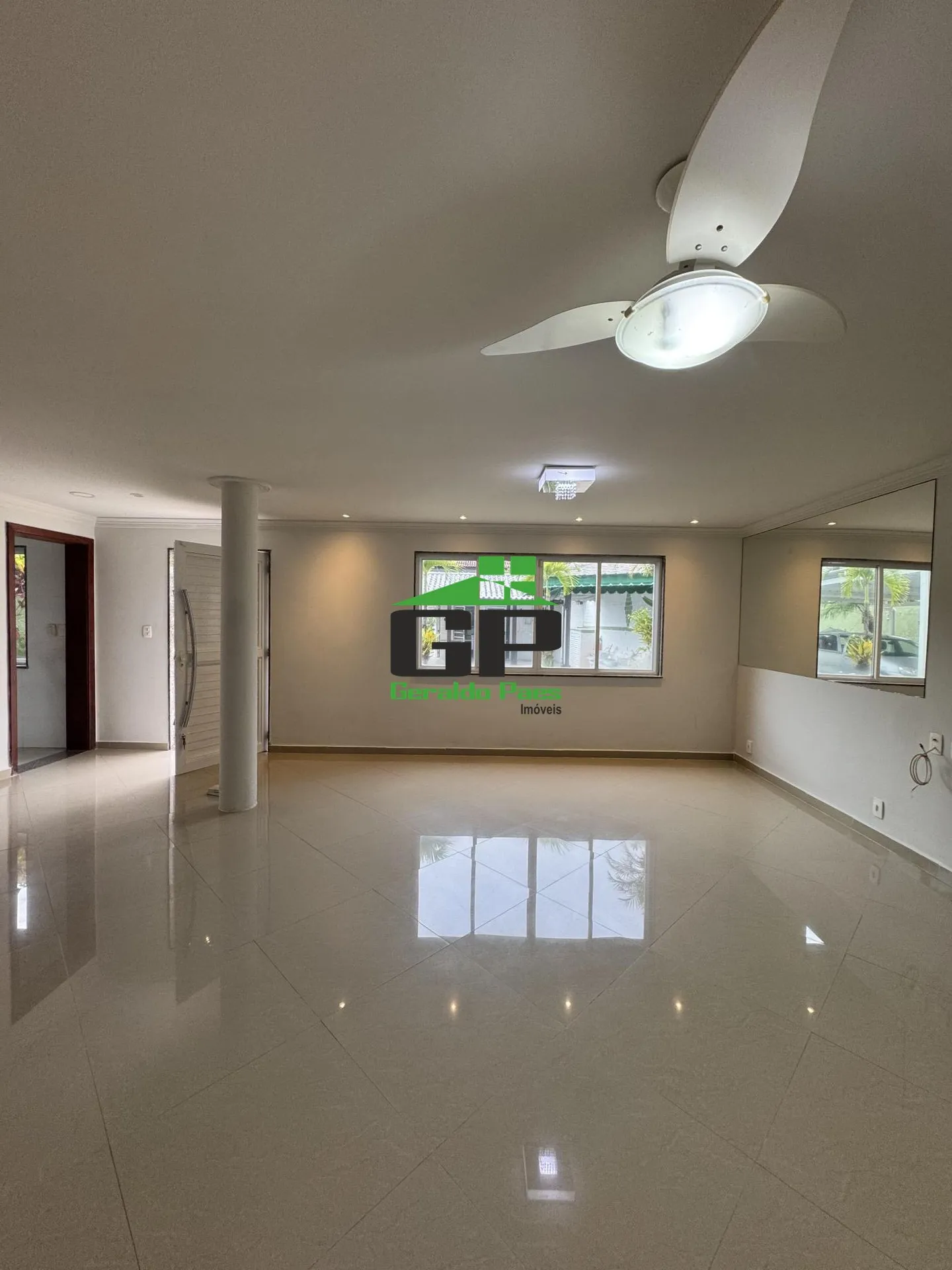 Casa com 5 quartos e 5 banheiros, cozinha fechada — photo 6