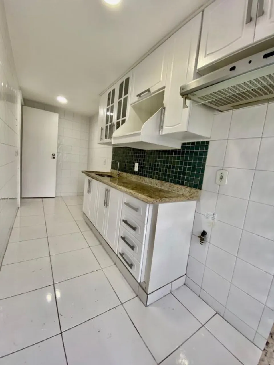 2-bedroom unfurnished apartment with separate kitchen — photo 10