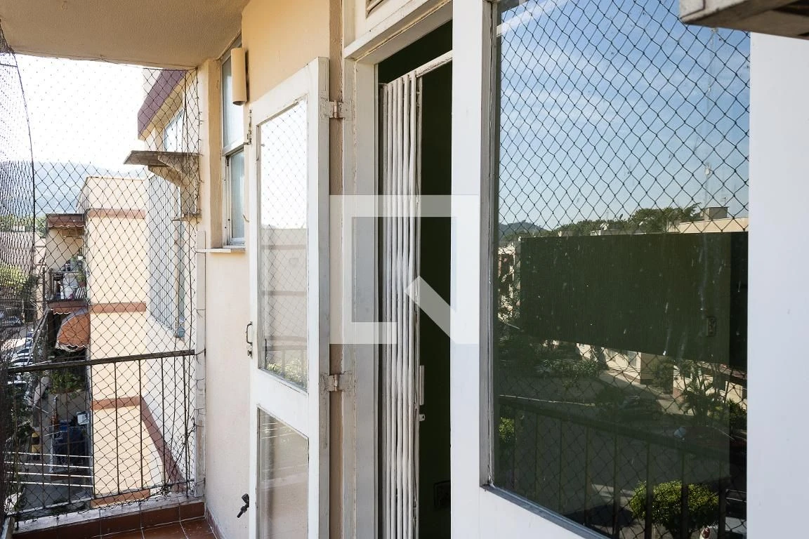 2-bedroom apartment in a building with a pool — photo 12