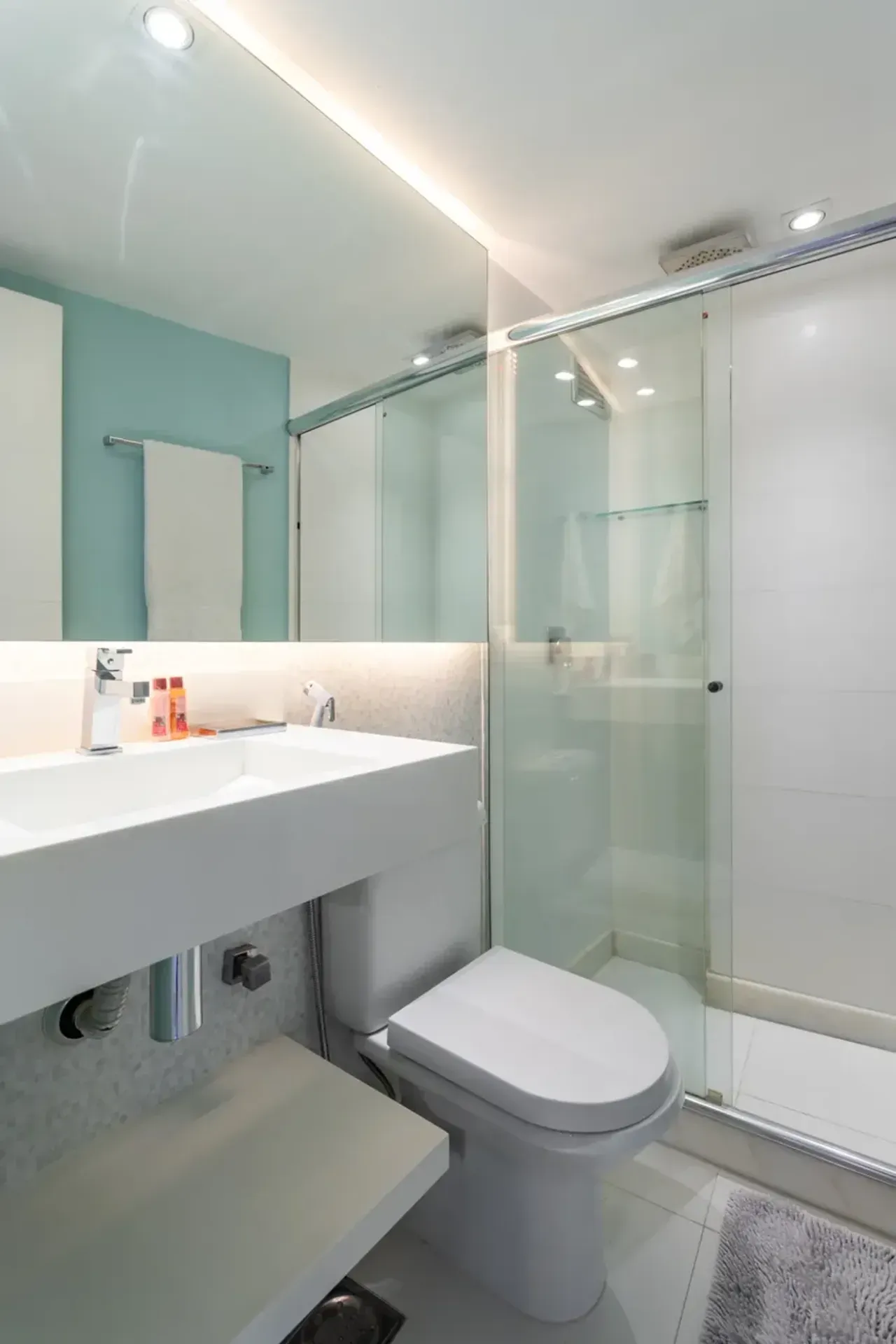 Furnished apartment with 2 bedrooms and water views — photo 37