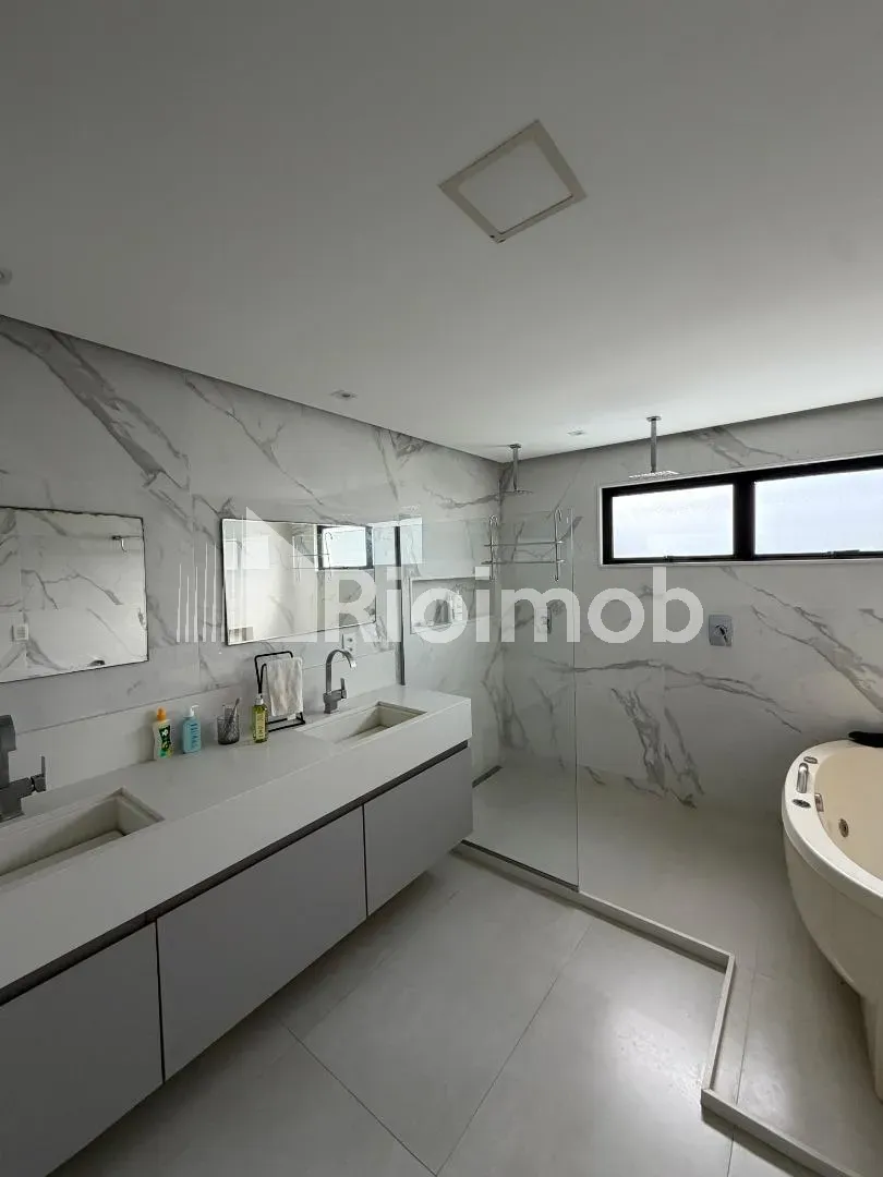 5-bedroom house with a bathtub in Rio de Janeiro — photo 38