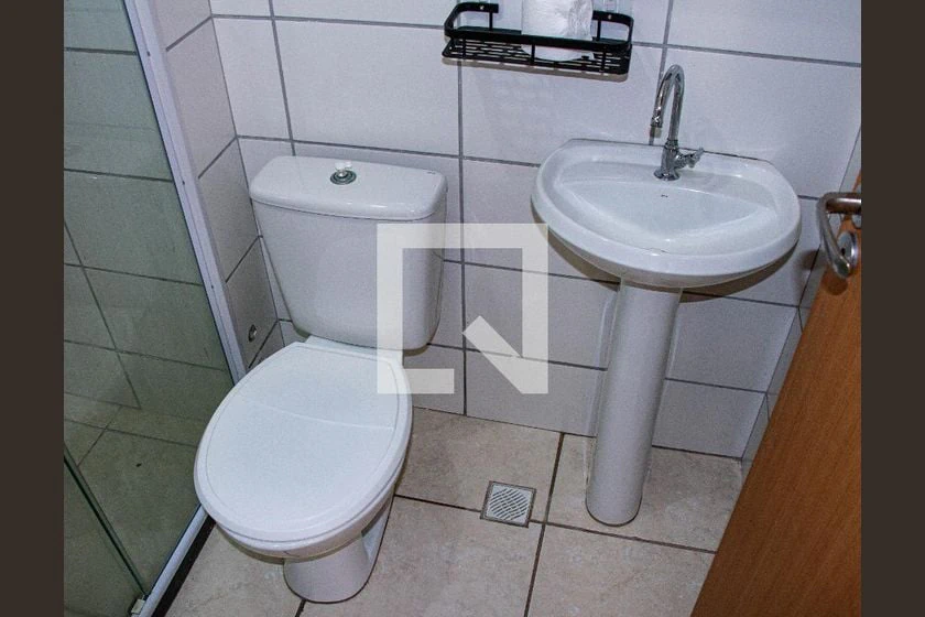 Apartamento sem mobília com 2 banheiros e box de vidro — photo 17
