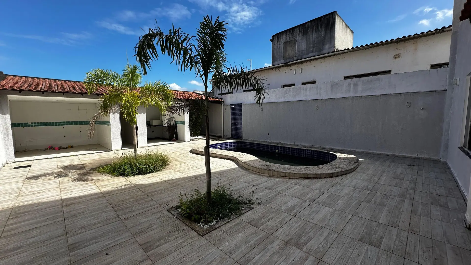 Casa com 4 quartos e 3 suítes, 2 vagas de garagem — photo 20