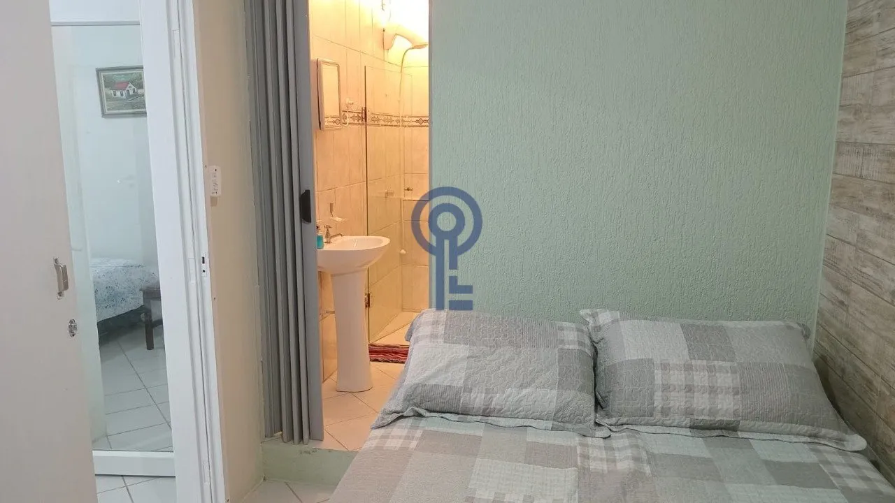 Furnished 2-bedroom apartment with open-plan kitchen — photo 8