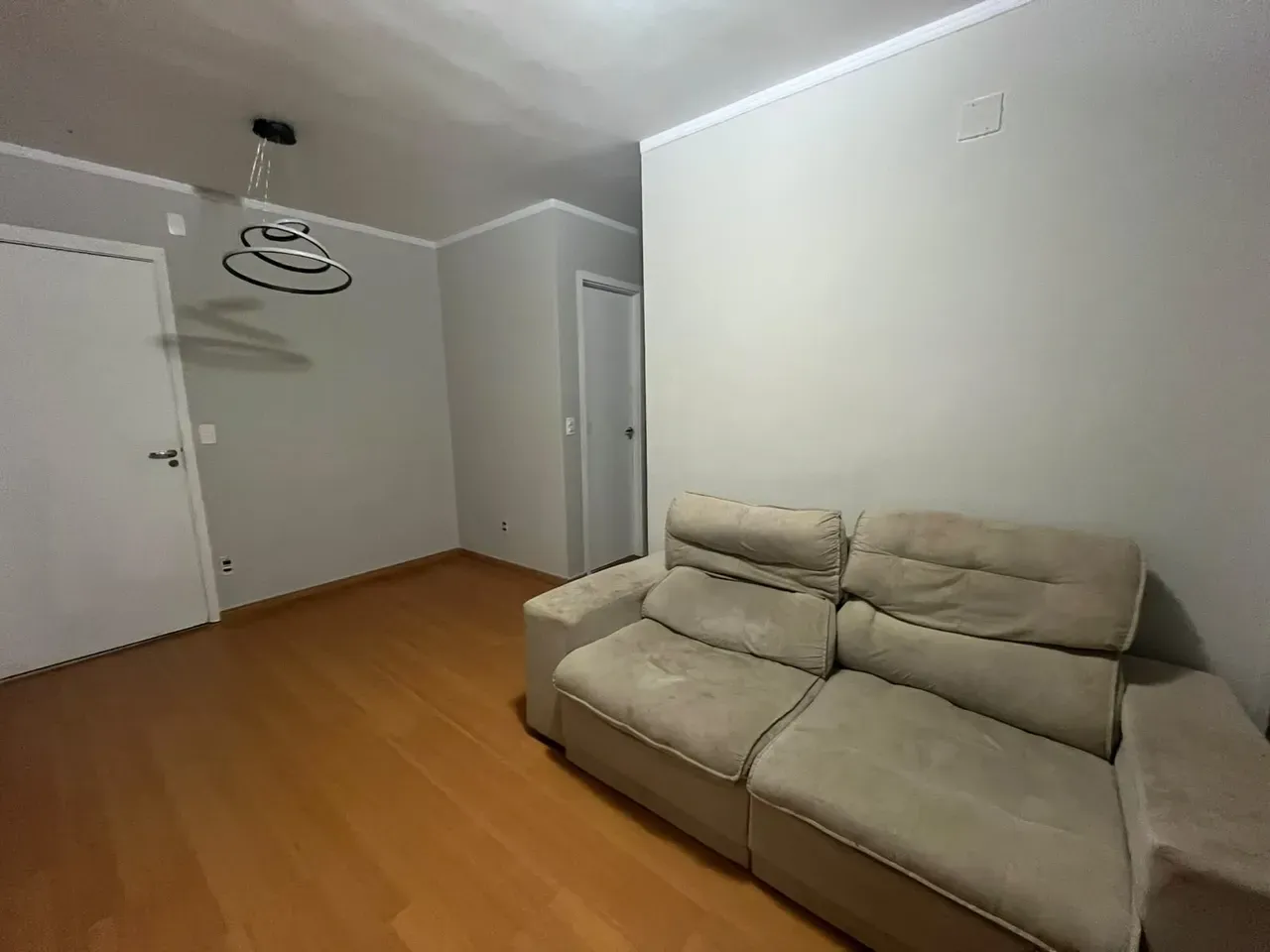 2-bedroom apartment in a building with a gym — photo 10