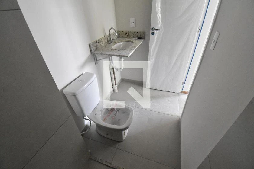 Balcony with a grill in a 2-bedroom apartment, 53 m² — photo 41